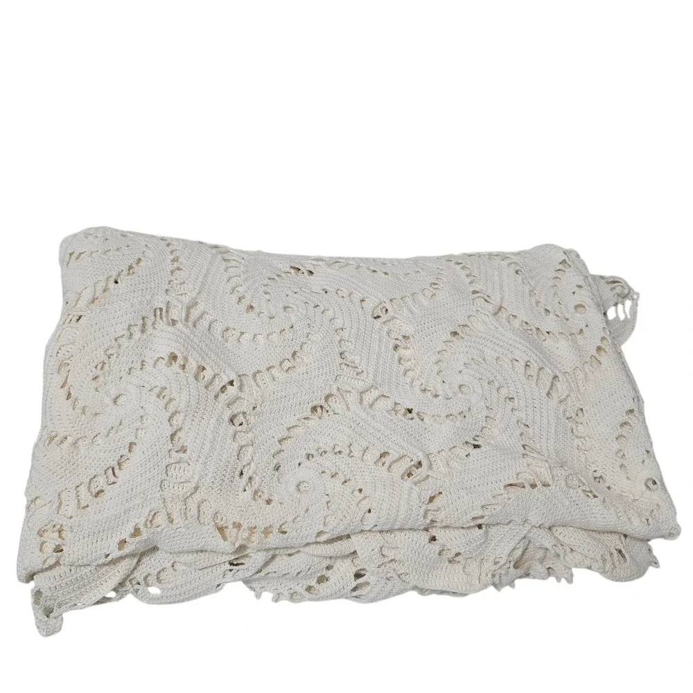 VTG Handmade Crochet Lace Bedspread Spiral Pinwheel Cottagecore 76x86 Full Queen